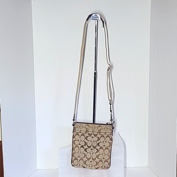 Coach Signature Jacquard Shoulder Bag Crossbody #42190 w/ hangtag - Picture 4 of 16